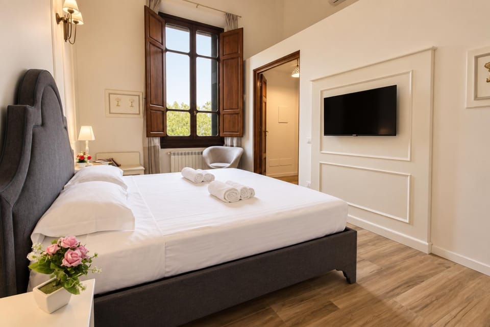 Bed, TV and multimedia, Bedroom, towels, wardrobe