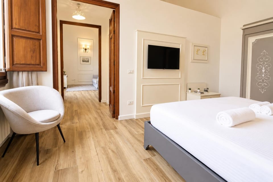Bed, TV and multimedia, Bedroom, wardrobe