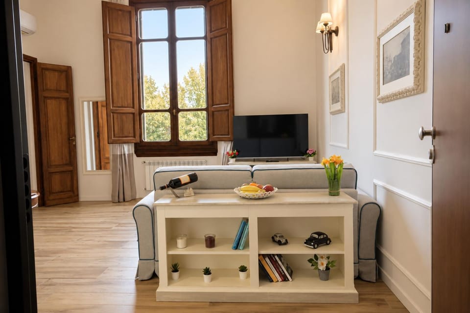 Natural landscape, TV and multimedia, Living room, Seating area