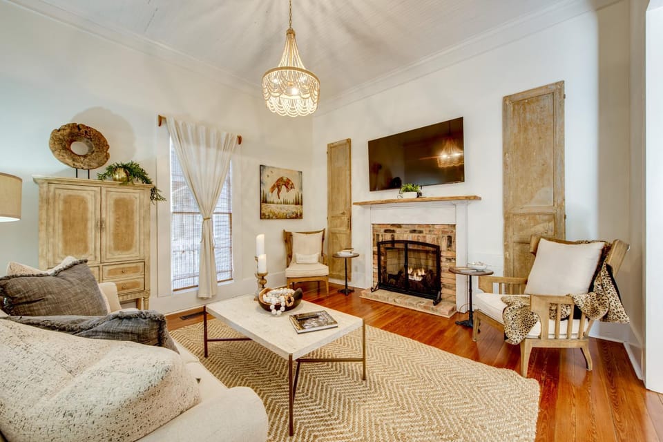 Walk to Broad St! Family Home in Historic District House in Thomasville