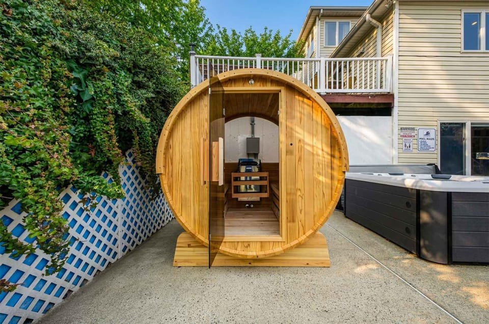 Sleeps 20 Sport Court Game Room Grill Spa House in Swannanoa