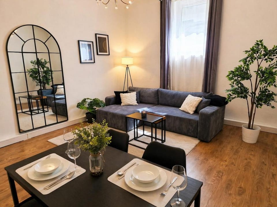 Urban Hideaway - Stylish Downtown Apartment Apartment in Upper Austria