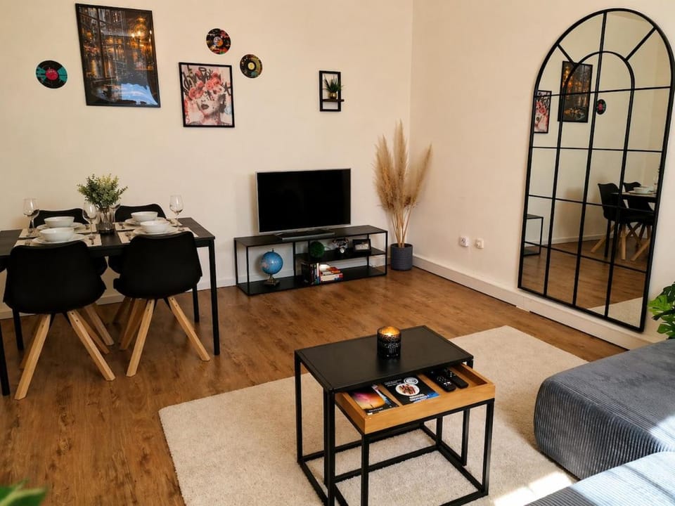 Urban Hideaway - Stylish Downtown Apartment Apartment in Upper Austria