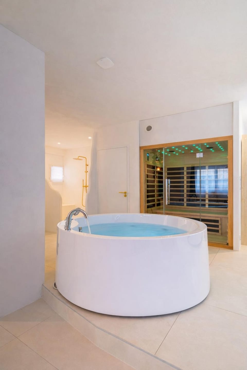 Hot Tub, Sauna