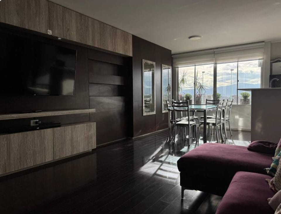 Communal lounge/ TV room, TV and multimedia, Living room, Seating area, Dining area