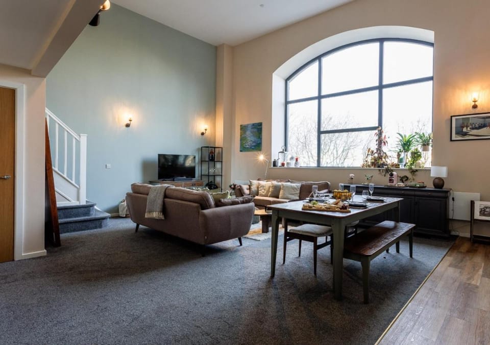 Communal lounge/ TV room, Evening entertainment