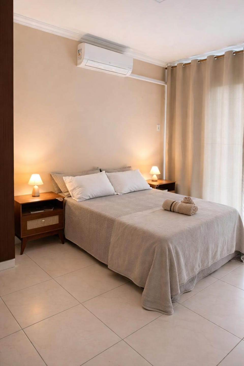 Bed, Photo of the whole room, Bedroom, air conditioner