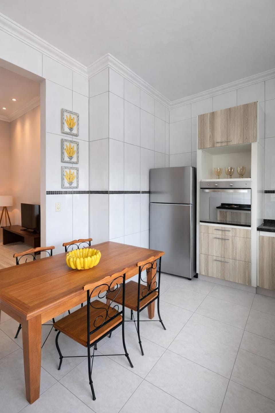Kitchen or kitchenette, Dining area, oven