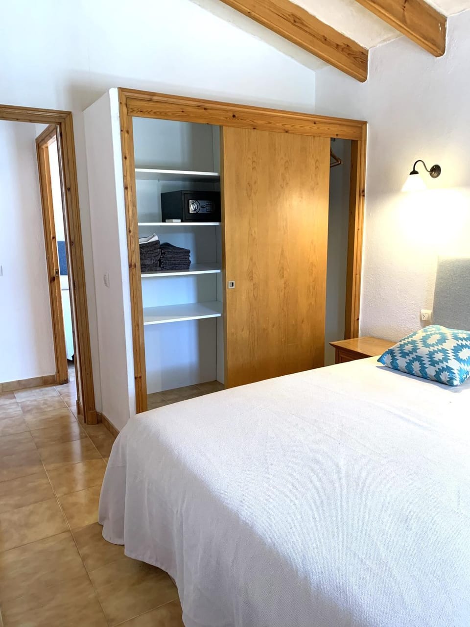 Bedroom, air conditioner