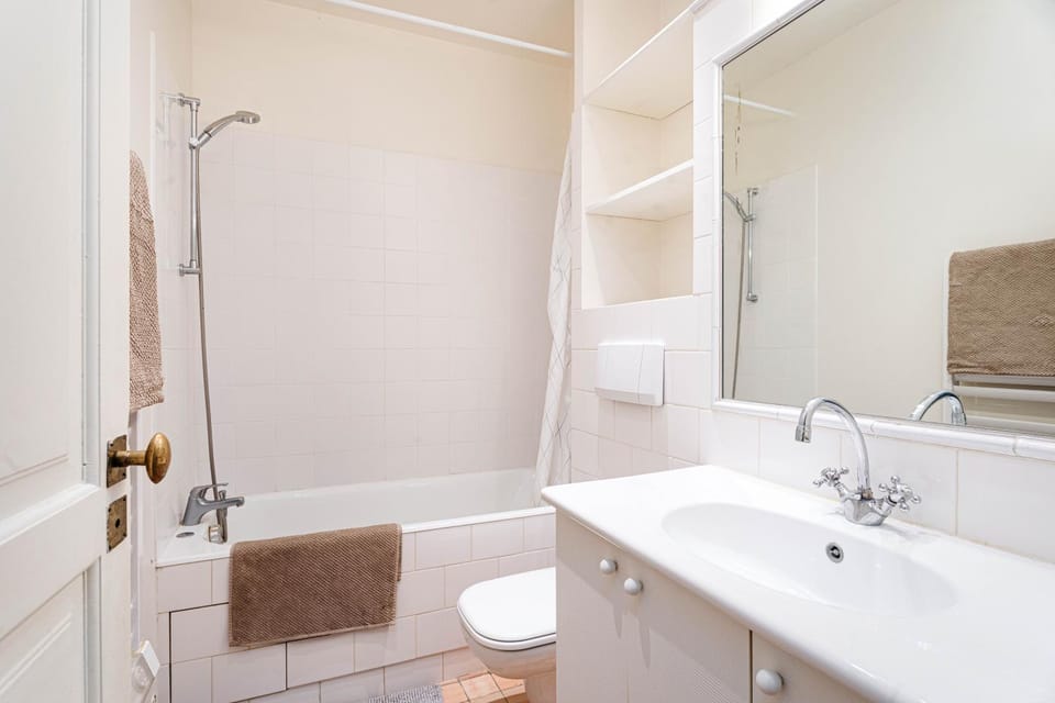 Bathroom, Bath