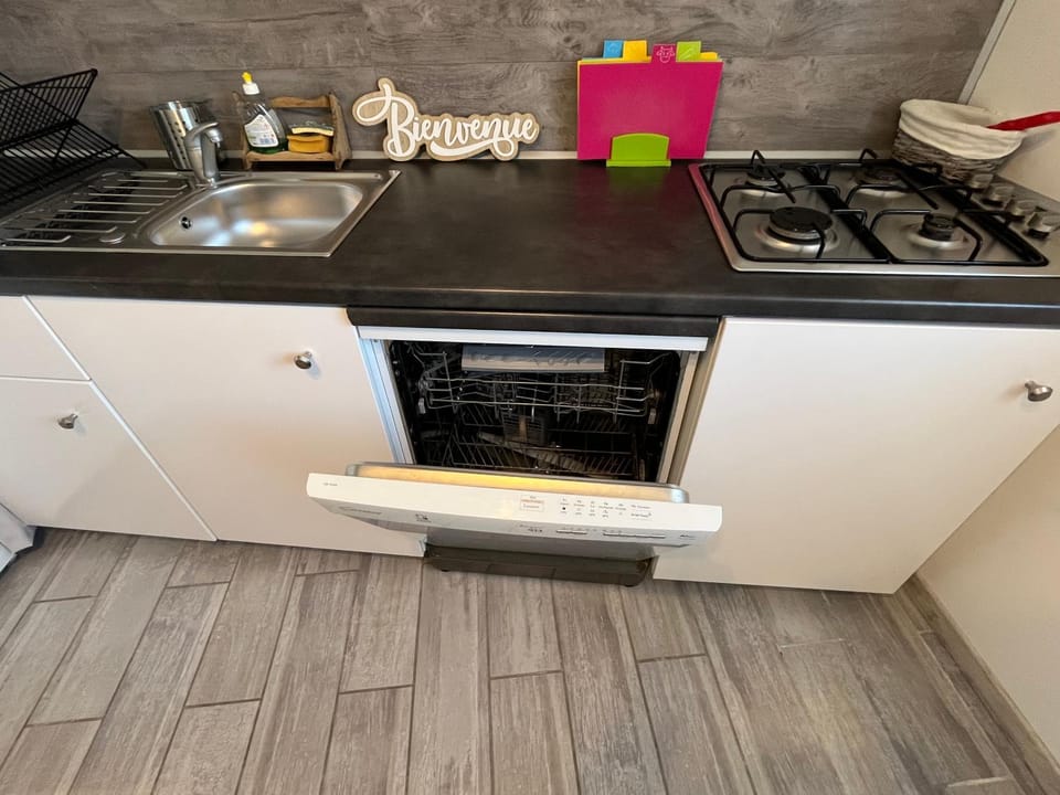 Kitchen or kitchenette