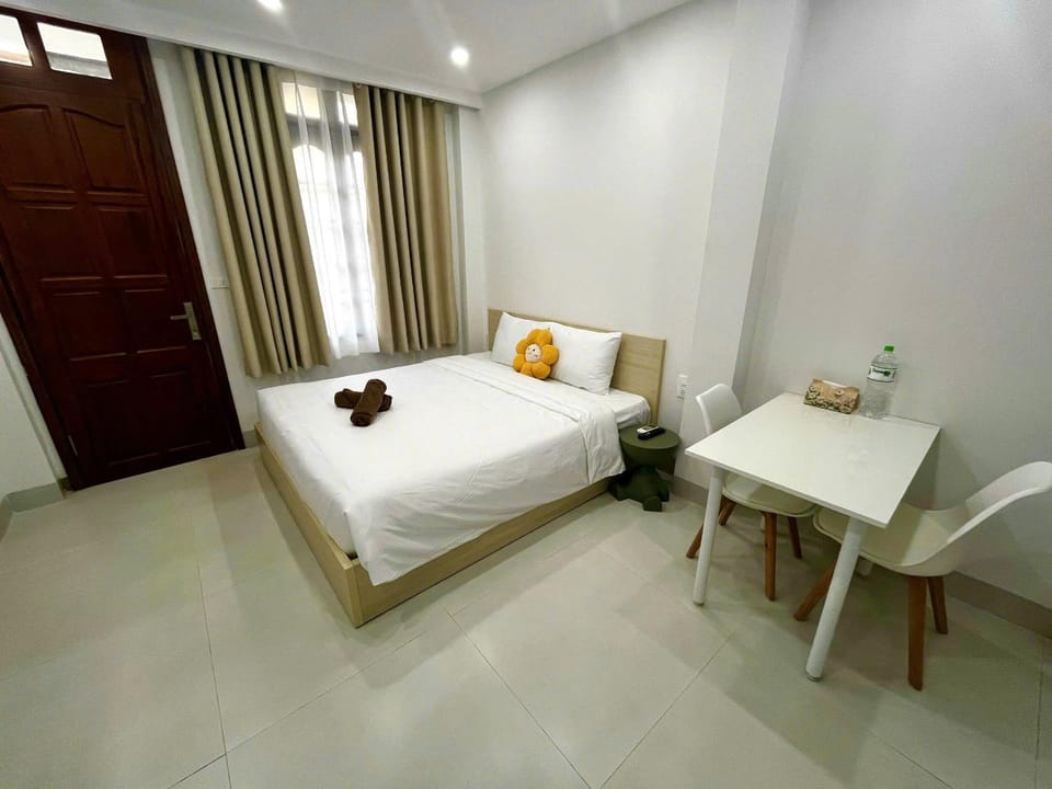 Bedroom, kitchen
