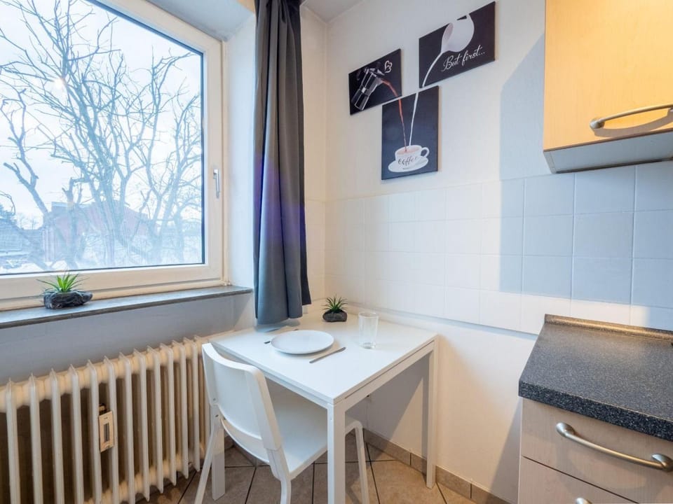 Monteurwohnung-fuer-6-Personen-2OG-6-Betten-in-Ahrensburg-Naehe-Hamburg-AGGE3701 Apartment in Schleswig-Holstein