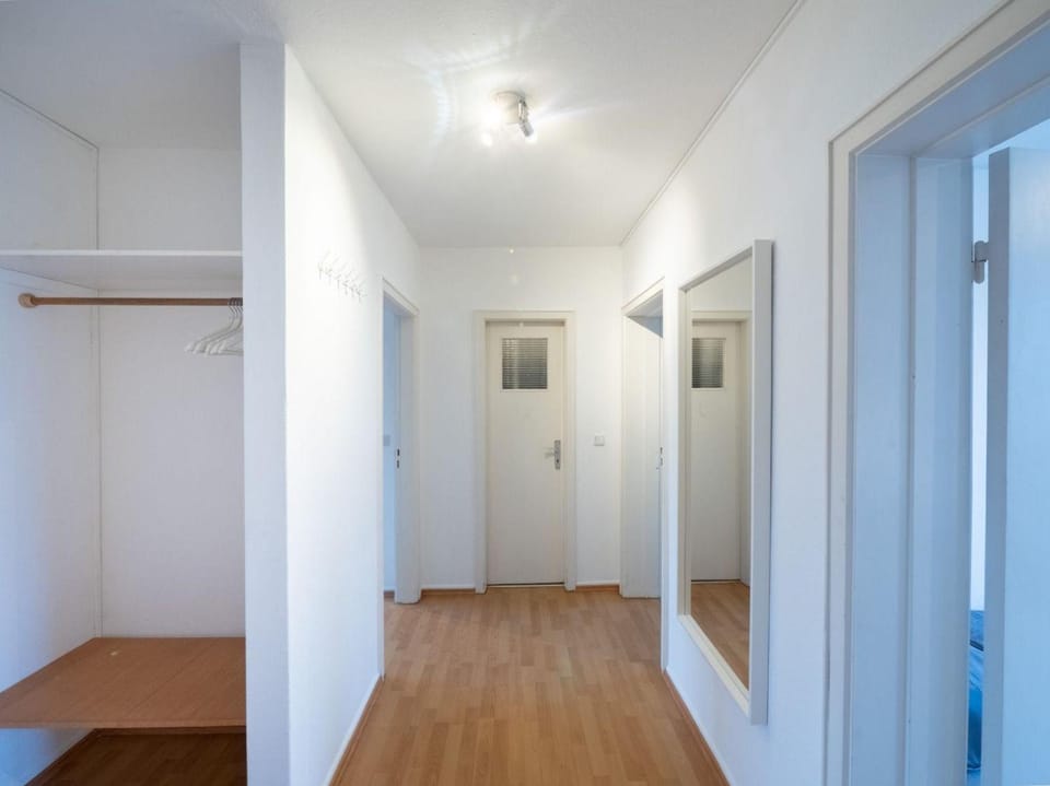 Monteurwohnung-fuer-6-Personen-2OG-6-Betten-in-Ahrensburg-Naehe-Hamburg-AGGE3701 Apartment in Schleswig-Holstein