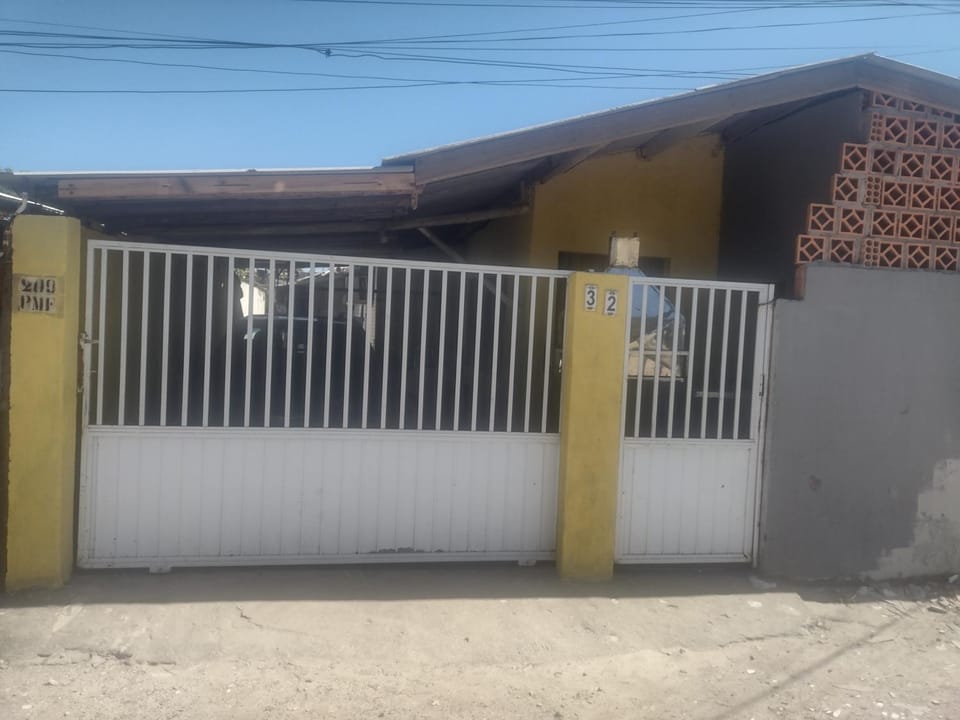 Suite perto da praia dos ingleses local humilde e simples para passar seus dias Vacation rental in Florianopolis
