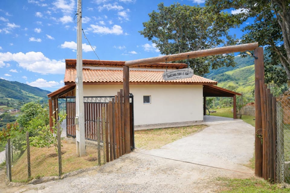 Chácara Sofi and Isa - Paz e vista para montanha House in State of São Paulo