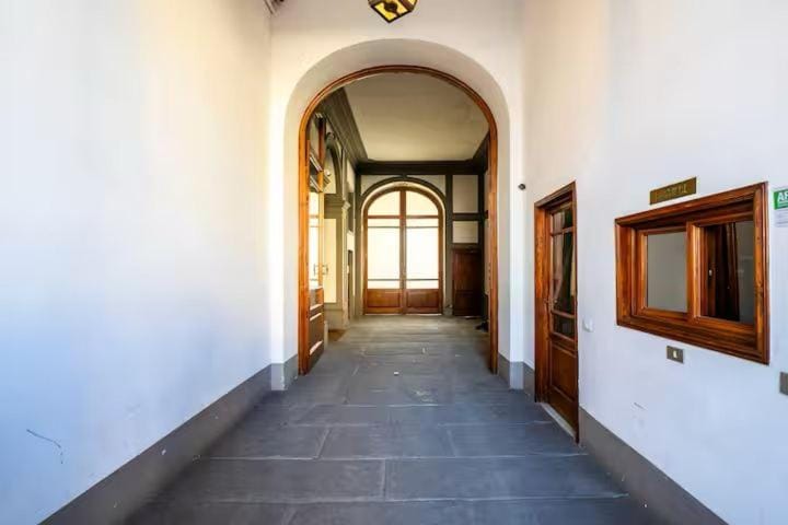 Property building, Patio, Facade/entrance