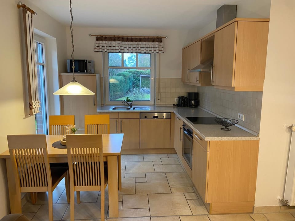 Kitchen or kitchenette, Dining area, dishwasher, oven, stove