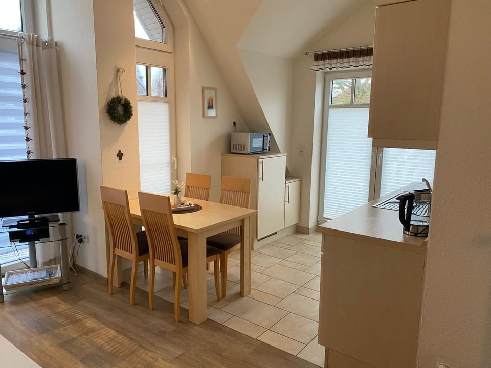 TV and multimedia, Kitchen or kitchenette, Seating area, Dining area