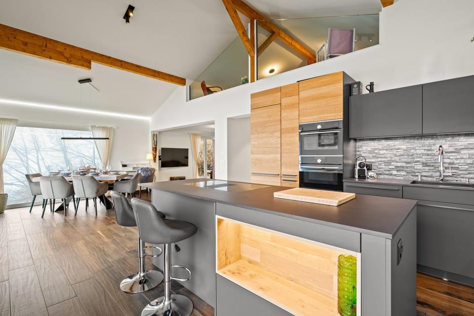 TV and multimedia, Kitchen or kitchenette, Dining area, dishwasher, oven, pet friendly, stove