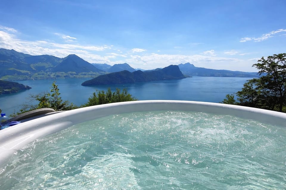 Nearby landmark, Day, Natural landscape, Hot Tub, Hot Tub, Spa and wellness centre/facilities, Lake view, Mountain view