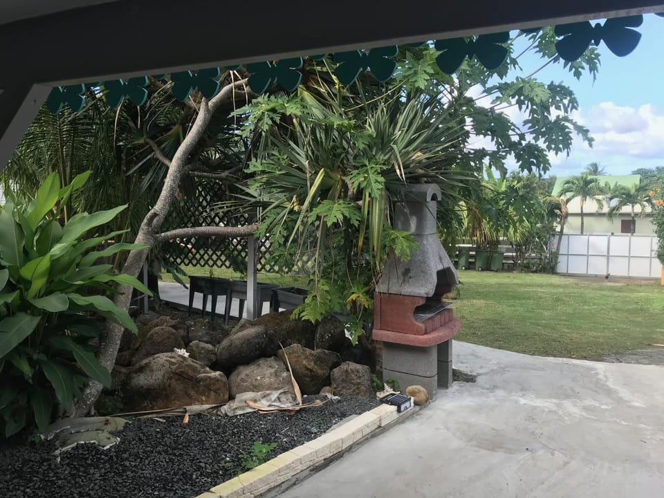 HIBISCUS Appartement 2 chambres SOUS LES COCOTIERS Apartment in Leeward Islands