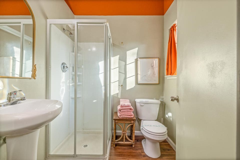 16 mi to Yosemite - Rustic Studio - Hiking Nearby Bed and Breakfast in Oakhurst