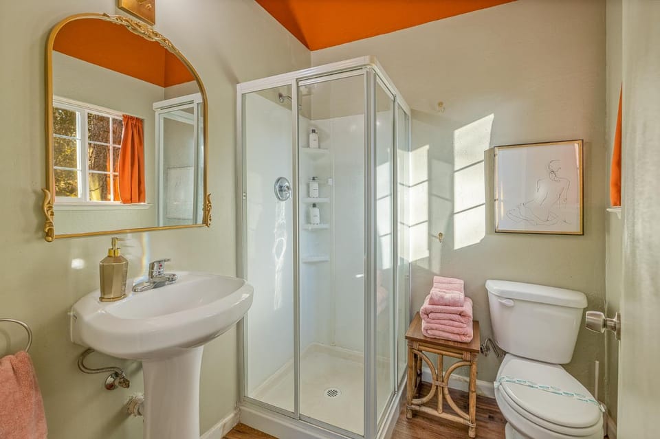 16 mi to Yosemite - Rustic Studio - Hiking Nearby Bed and Breakfast in Oakhurst