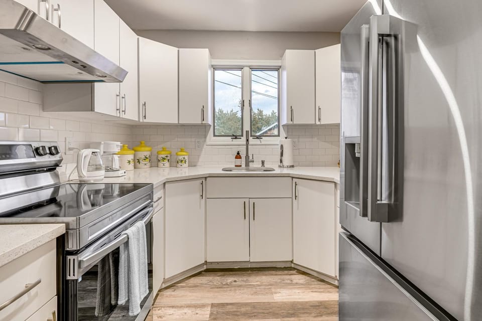 Shop, Hike, Golf & Swim: Inviting Deer Park Escape Apartment in Long Island