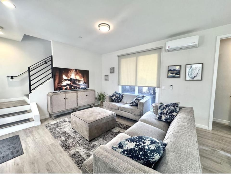 Central Townhome 1 King 2 Queen Beds Zoo DT North Park Apartment in San Diego