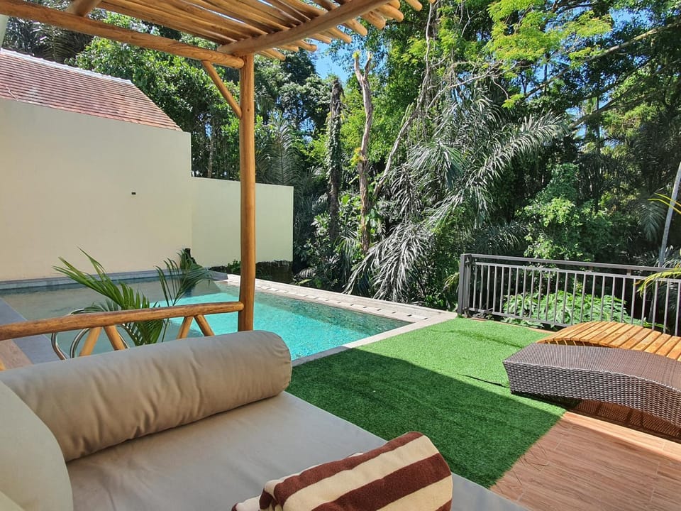 Patio, Day, Natural landscape, View (from property/room), Balcony/Terrace, Seating area, Garden view, Pool view, Swimming pool, sunbed