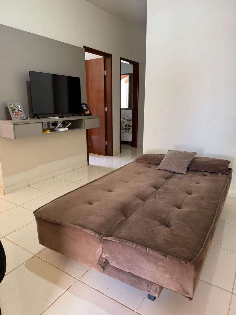 Communal lounge/ TV room, Bed, TV and multimedia, Living room
