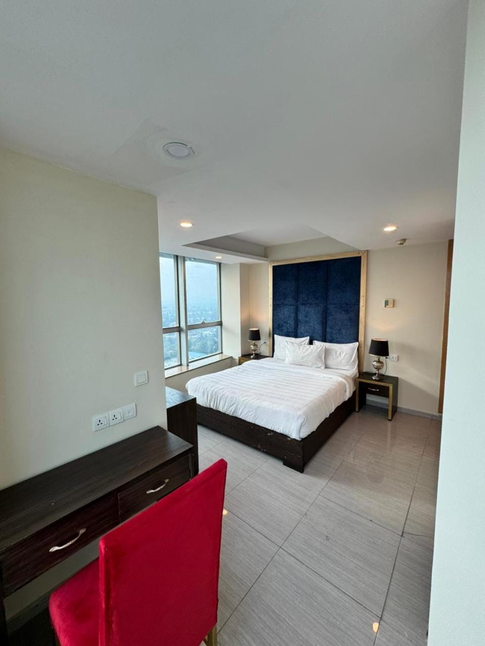 Bed, Living room, Photo of the whole room, Seating area, Bedroom
