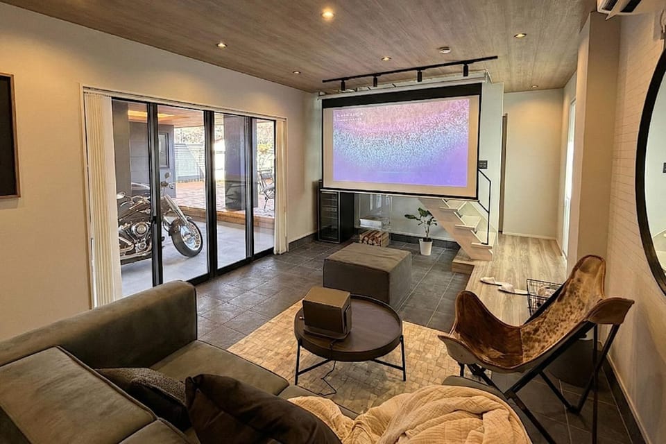 Communal lounge/ TV room