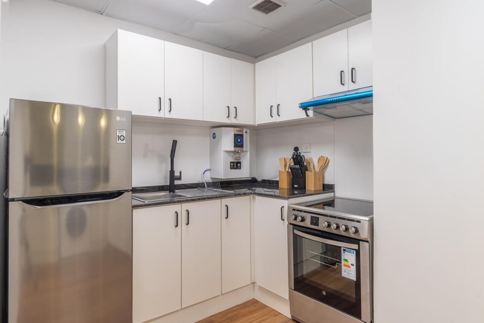 Luxury 3BR & Floating Bed in Marina with Pool -Man 2606 Apartment in Dubai