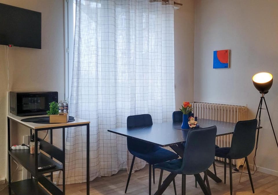 Communal lounge/ TV room, TV and multimedia, Dining area