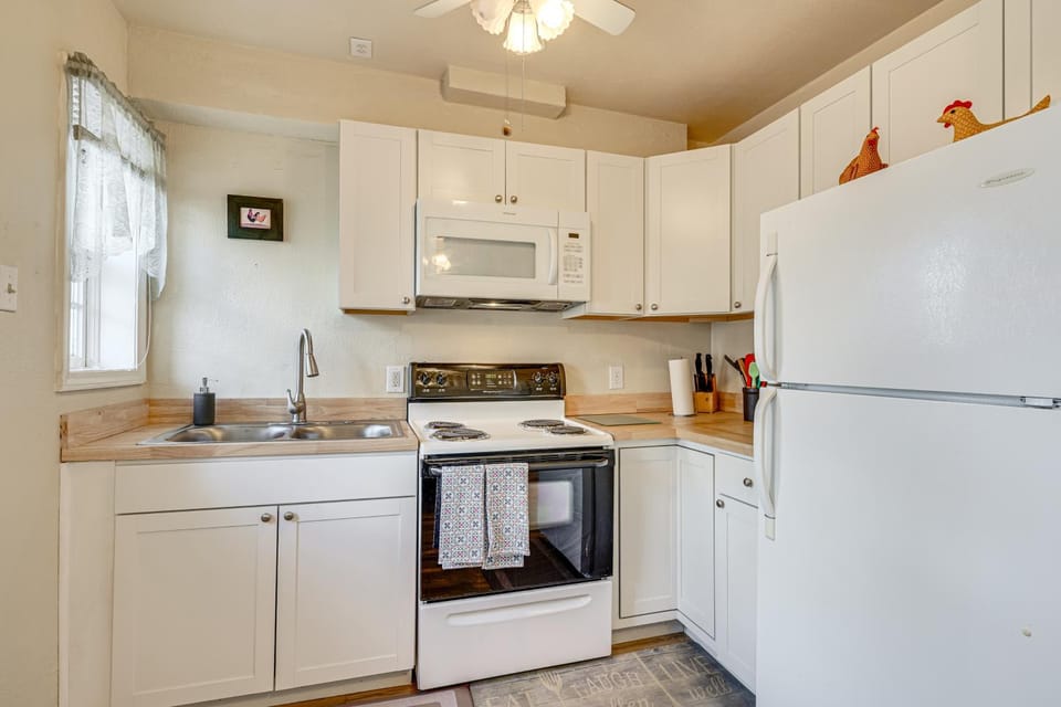 1 Mi to Downtown Pueblo! Cat-Friendly Condo House in Pueblo