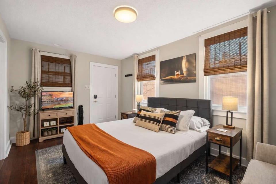 Derby & Bourbon Trail Homebase W Private Backyard House in Jefferson County