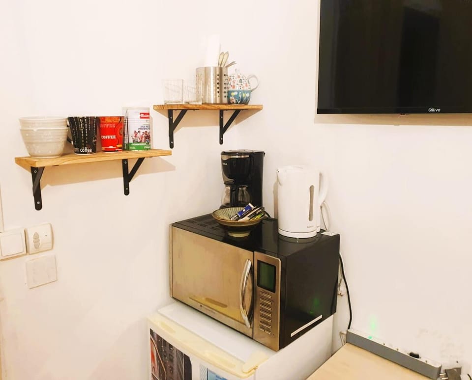TV and multimedia, Coffee/tea facilities, Kitchen or kitchenette, microwave