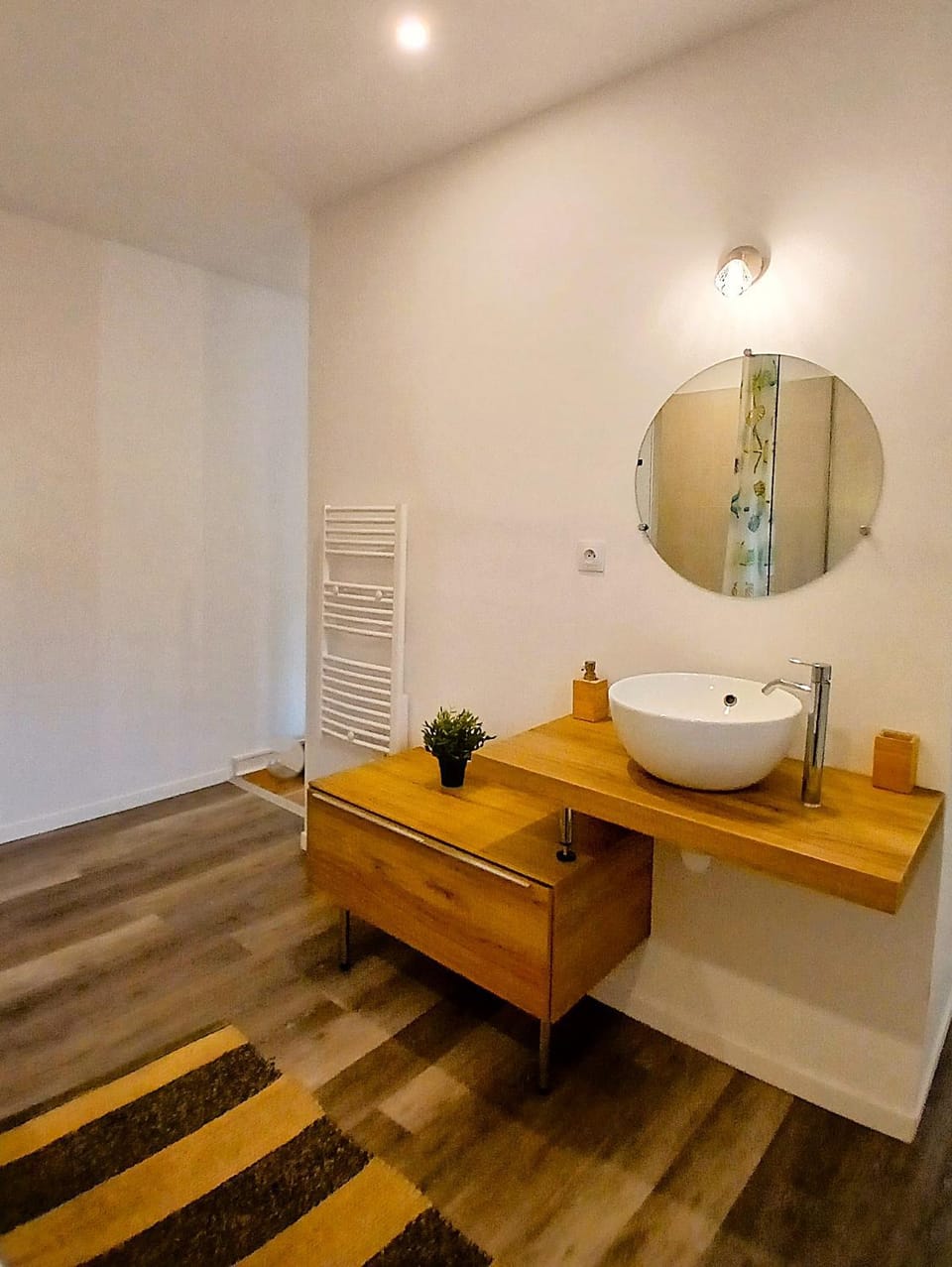 Bathroom, hair dryier, heating, storage