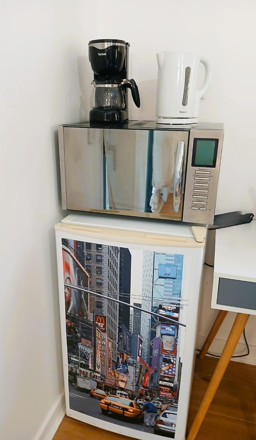 Coffee/tea facilities, microwave