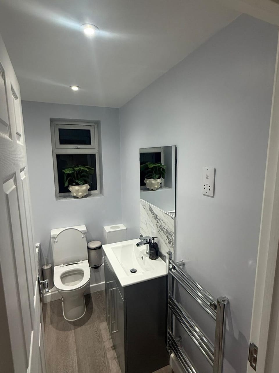 New 2-bed 2-bath detached flat with garden Apartment in Enfield