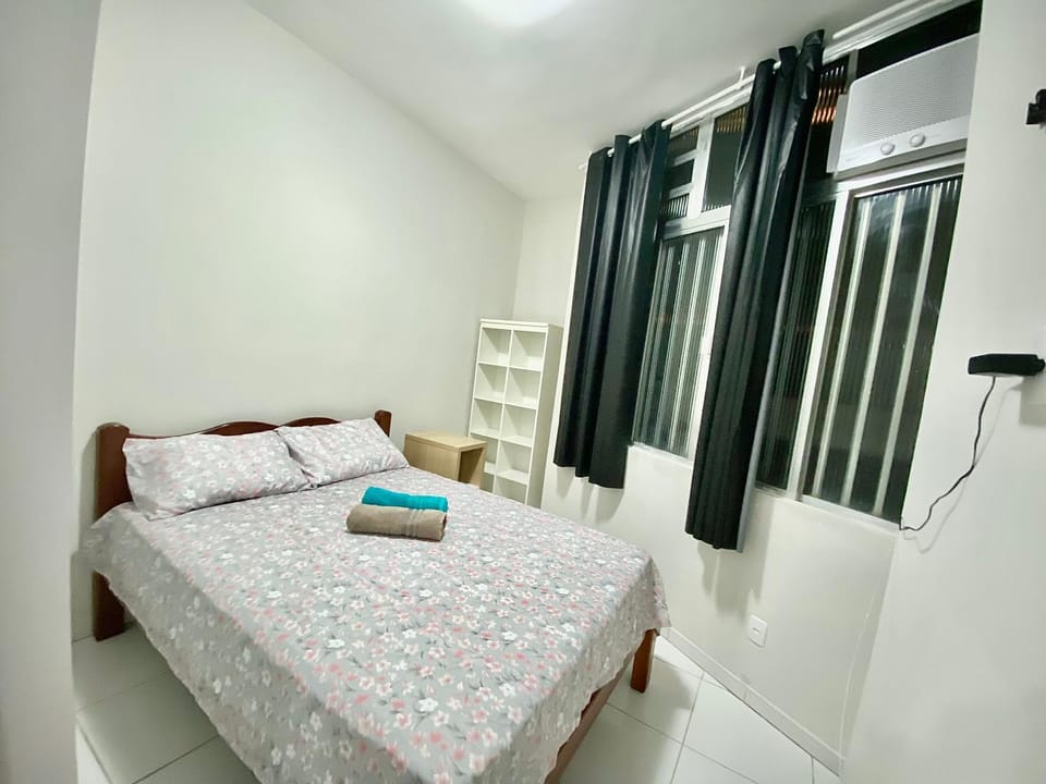 Apartamento em Copacabana Perto da Praia e com Ótima Localização Apartment in Rio de Janeiro