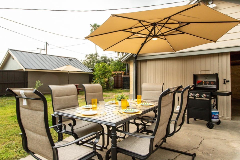 Patio, Day, BBQ facilities, Dining area
