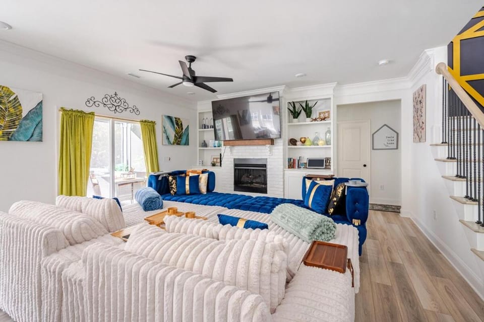 Communal lounge/ TV room, TV and multimedia, Living room, Seating area, Evening entertainment, fireplace