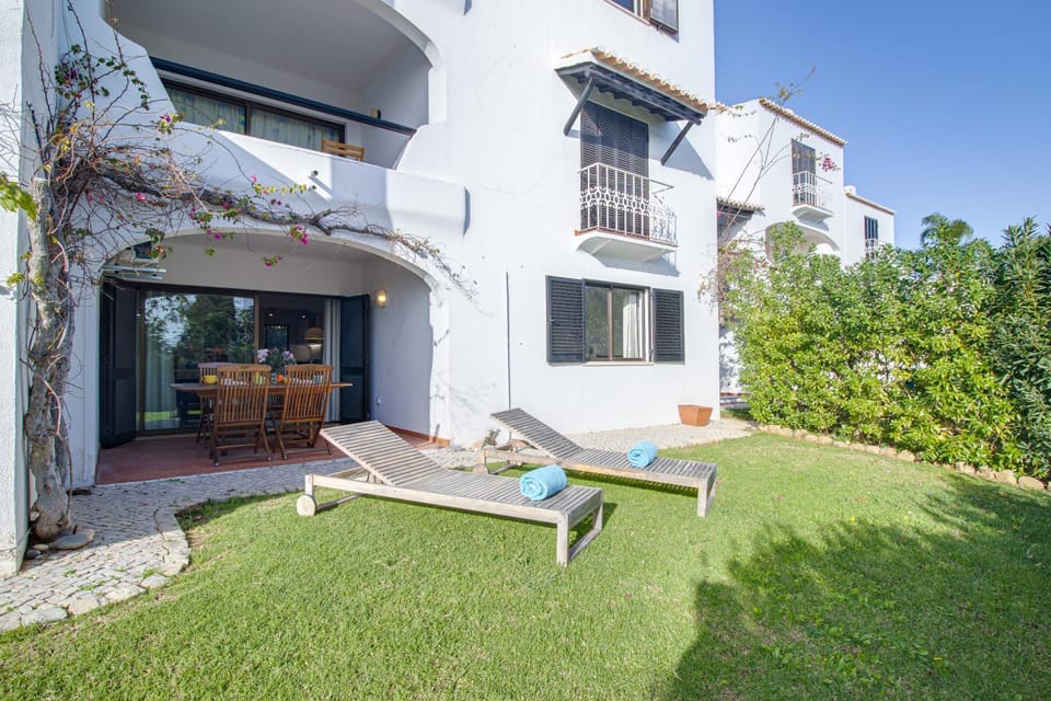 Day, Natural landscape, Garden, View (from property/room), Balcony/Terrace, Garden view, Swimming pool, sunbed