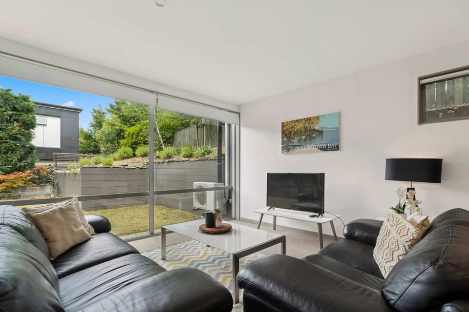 Spacious Hallenstein Retreat Apartment in Queenstown