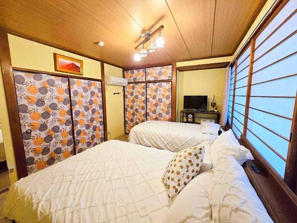Bed, TV and multimedia, Bedroom, air conditioner