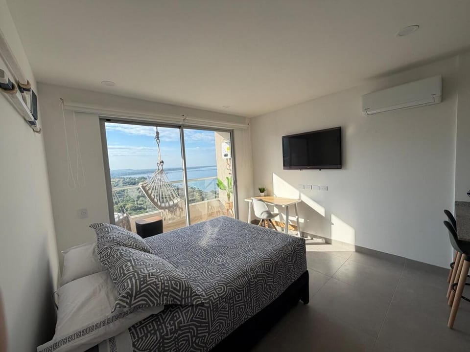 Communal lounge/ TV room, Bed, Natural landscape, TV and multimedia, View (from property/room), Balcony/Terrace, Photo of the whole room, Seating area, Evening entertainment, Bedroom, Mountain view, air conditioner