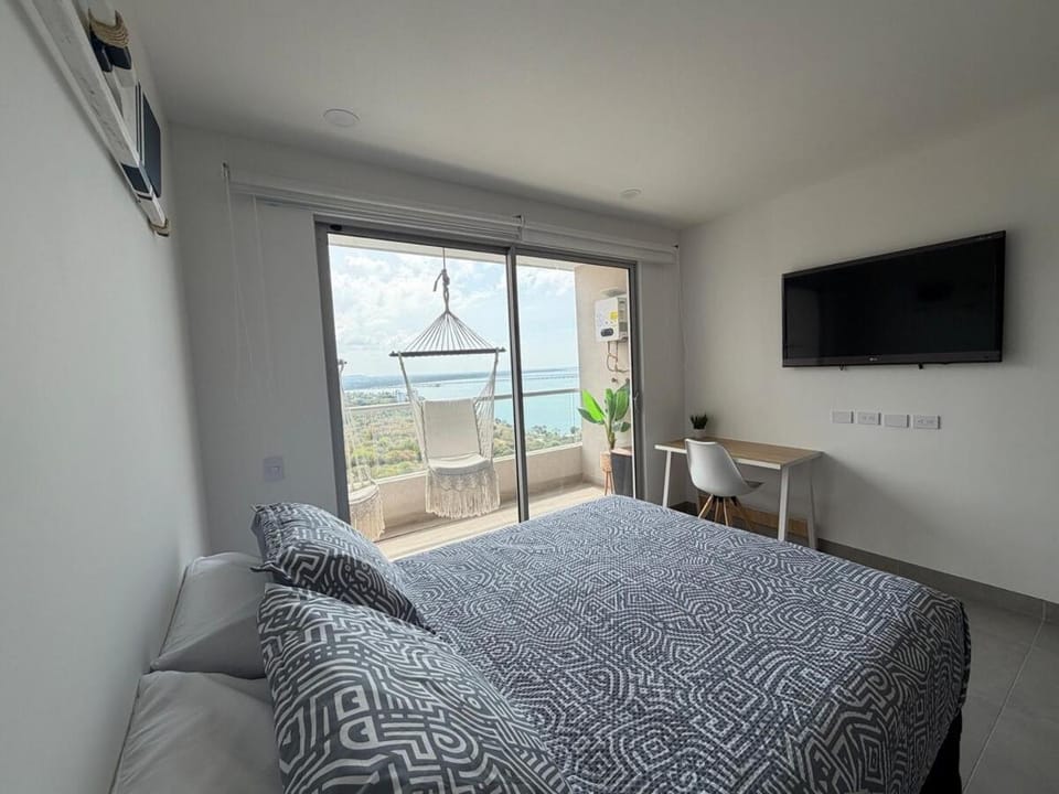Communal lounge/ TV room, Bed, TV and multimedia, Photo of the whole room, Evening entertainment, Bedroom